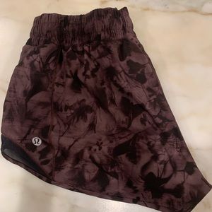 RARE LULULEMON HOTTY HOT SHORTS